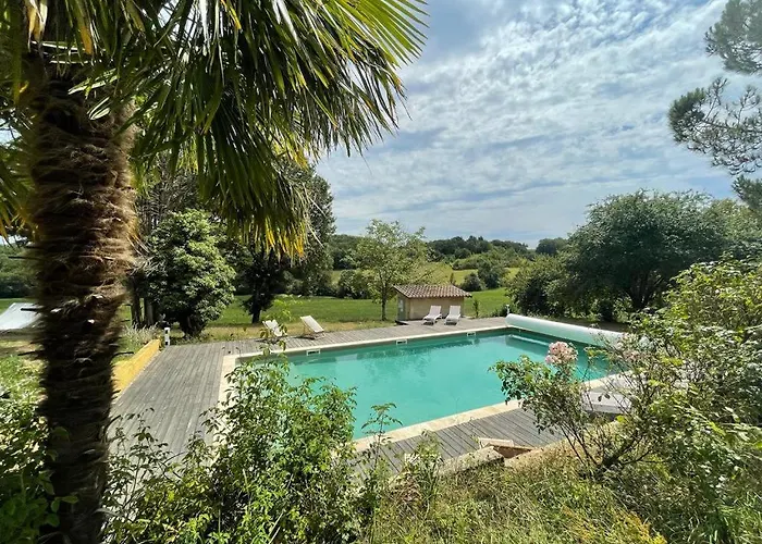 Domaine De Calabel Bed and breakfast Pouylebon