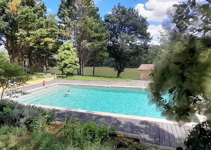 Domaine De Calabel Bed and breakfast