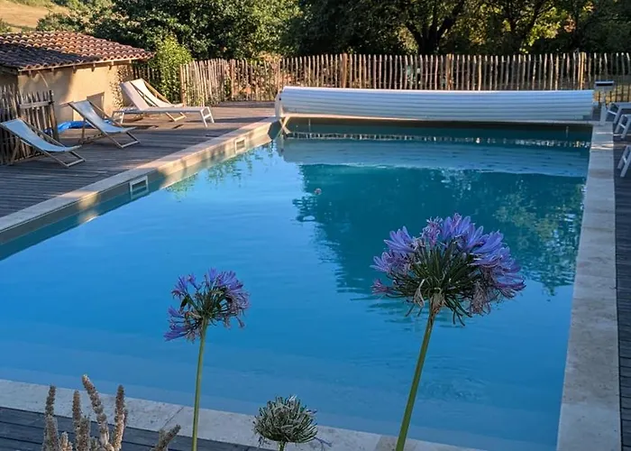 Domaine De Calabel Bed and breakfast